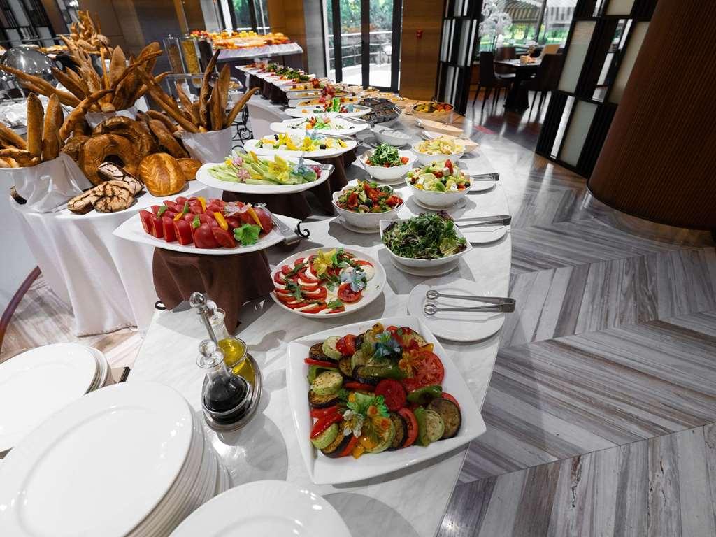 Moevenpick Hotel Taschkent Restaurant foto