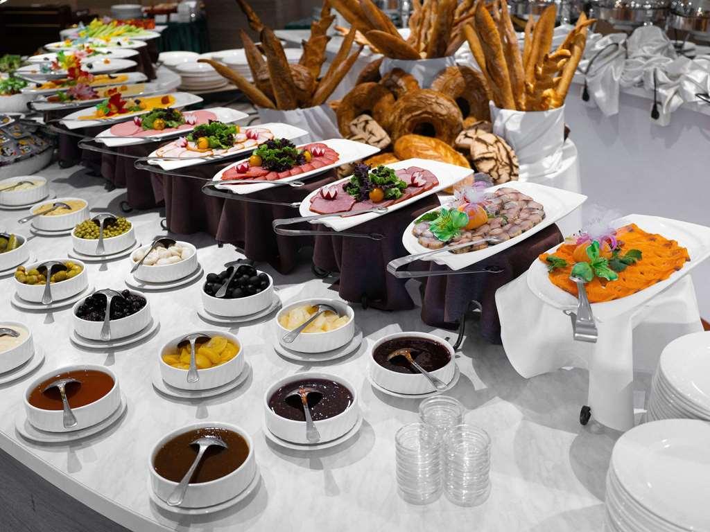 Moevenpick Hotel Taschkent Restaurant foto